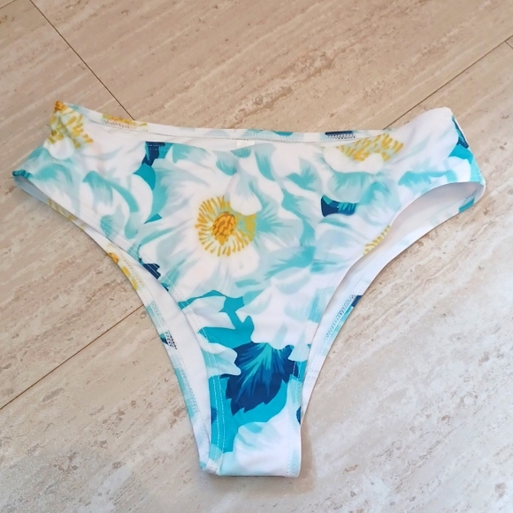 Beachsissi Other - NWOT Gorgeous Beachsissi Floral High Waisted Bikini Bottoms